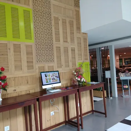 Maxonehotels At Kramat-2